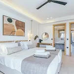 Luxury Heaven - With Heated Pool Villa *