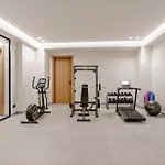 Luxury Heaven - With Heated Pool וילה