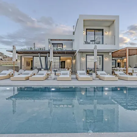 Luxury Heaven - With Heated Pool Villa *