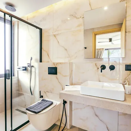 Luxury Heaven - With Heated Pool Villa