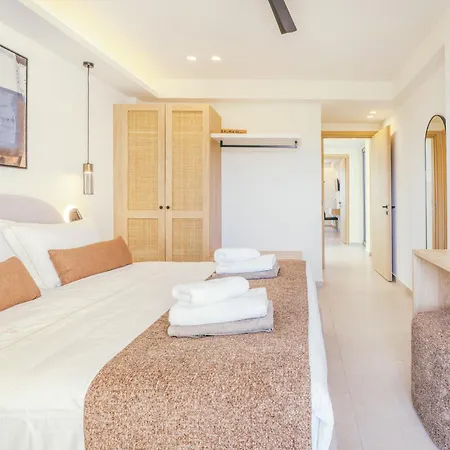 Luxury Heaven - With Heated Pool Villa *