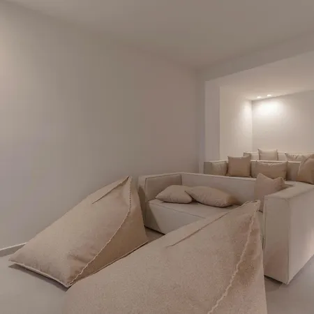 Luxury Heaven - With Heated Pool Villa *