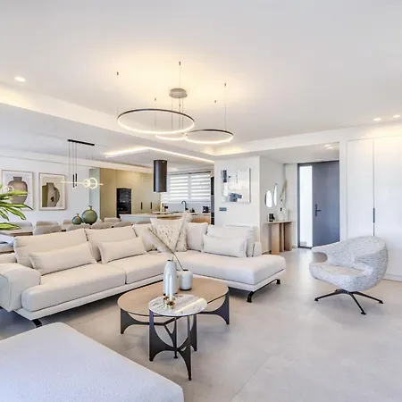 Luxury Heaven - With Heated Pool Willa