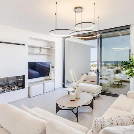 Luxury Heaven - With Heated Pool * Retimno